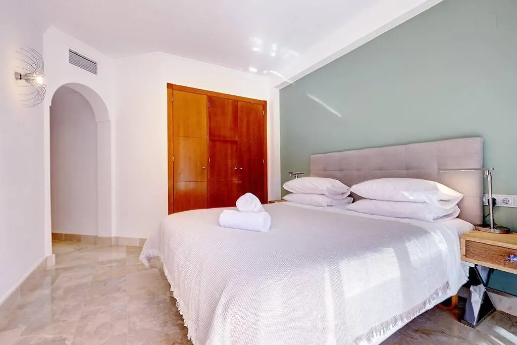 Stunning 2 Bedroom Apartment In Aloha Hill Club Marbella